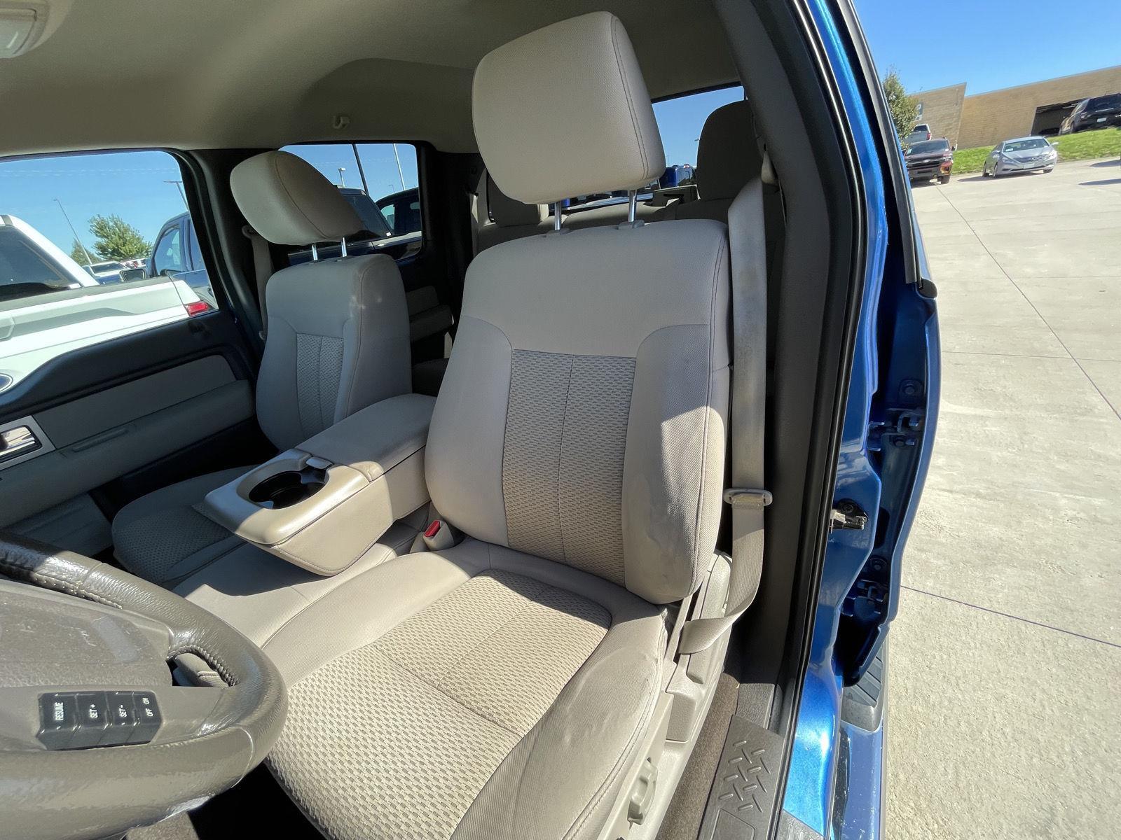 Vehicle photo 17
