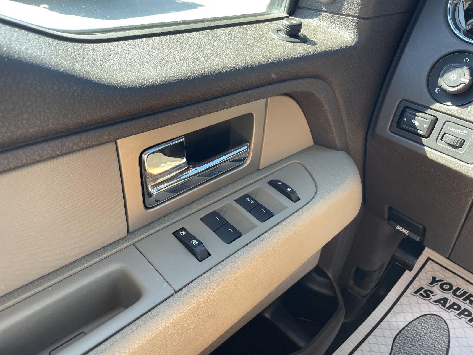 Vehicle photo 25