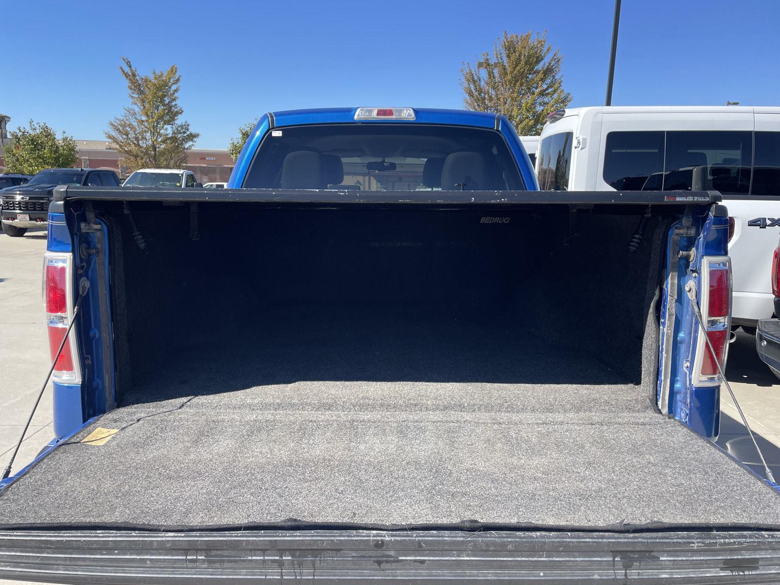 Vehicle photo 30