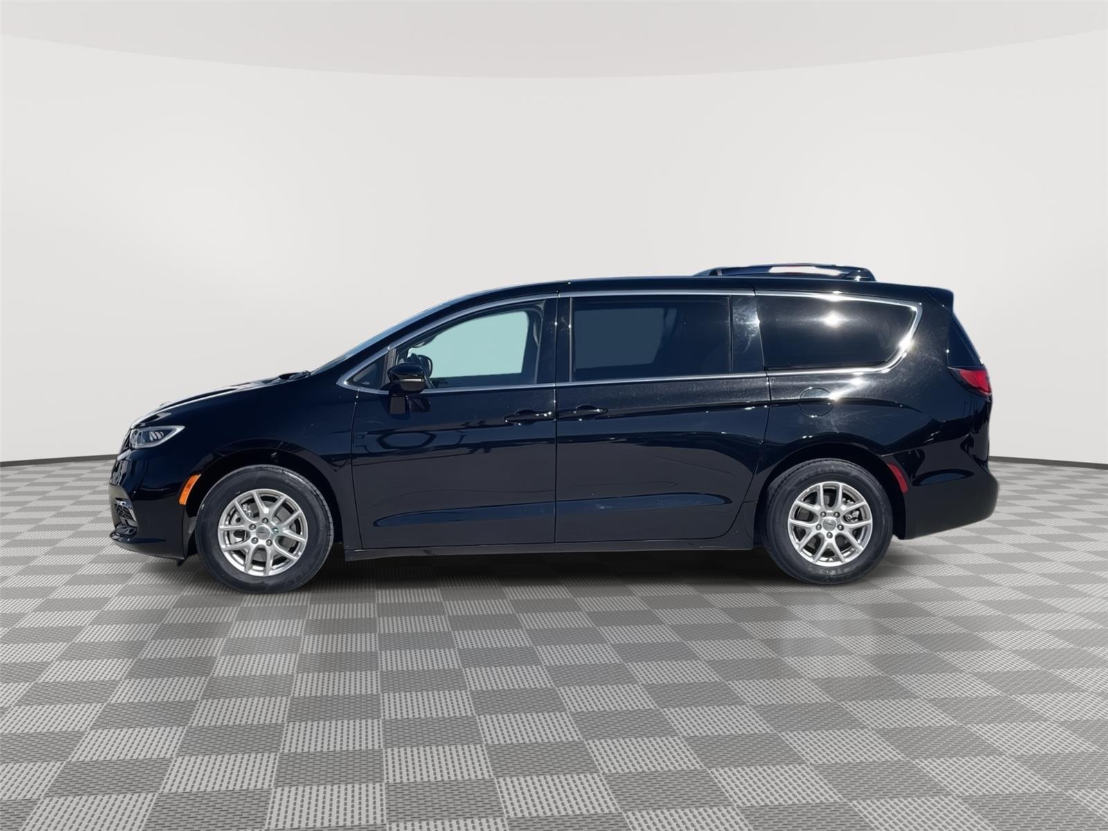 Vehicle photo 2