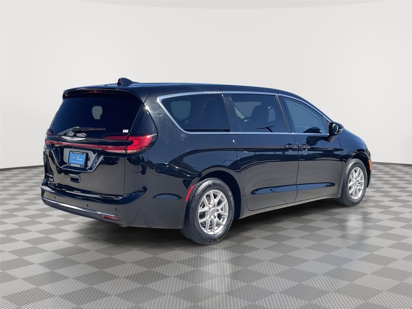 Vehicle photo 7