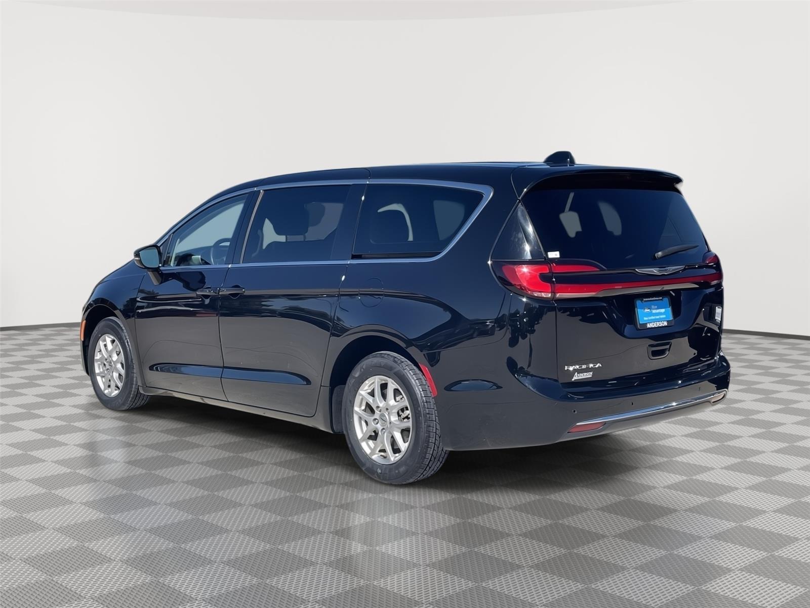 Vehicle photo 9