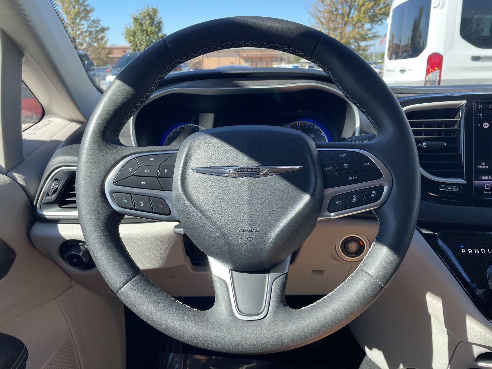 Vehicle photo 12