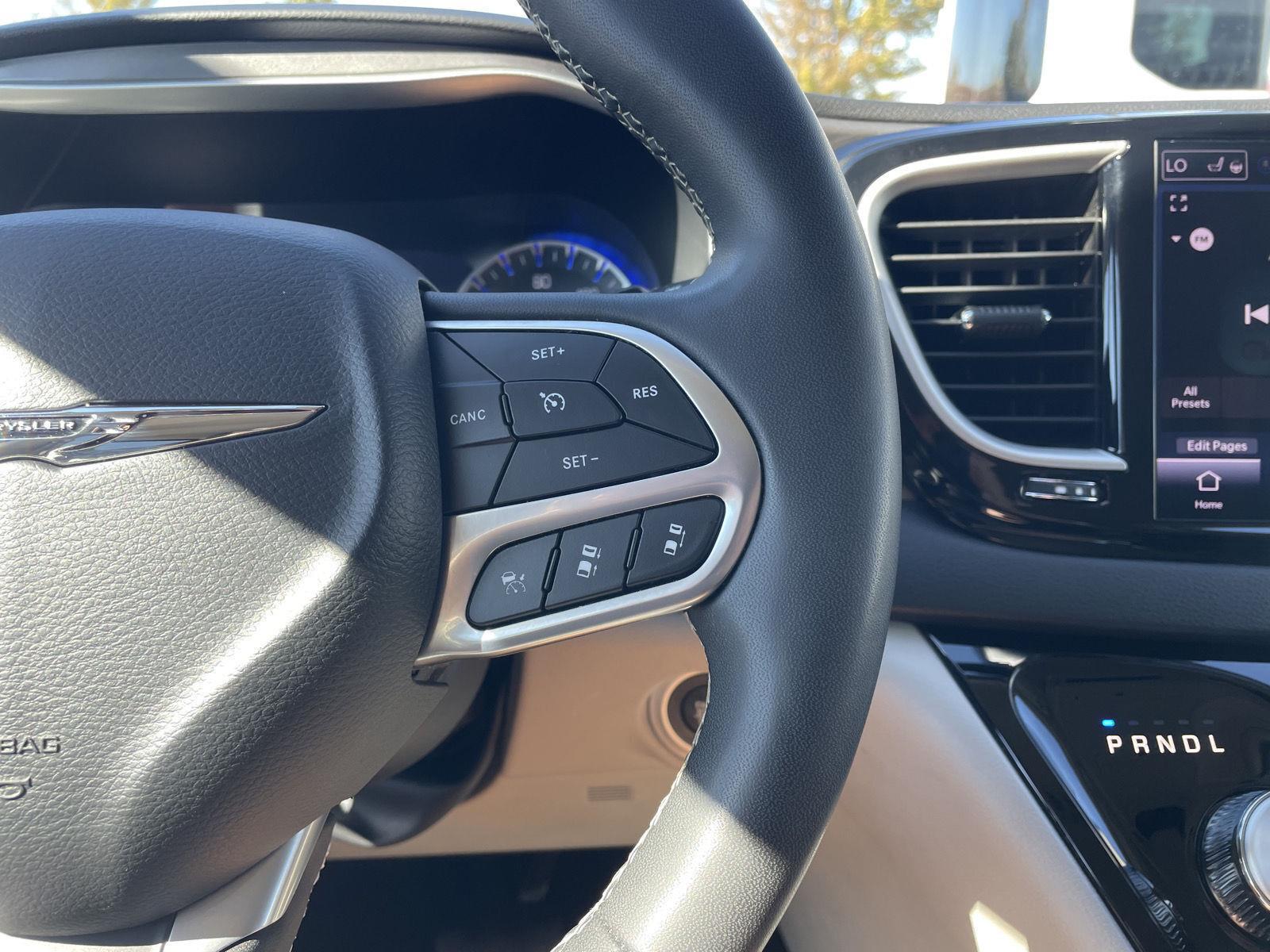 Vehicle photo 14