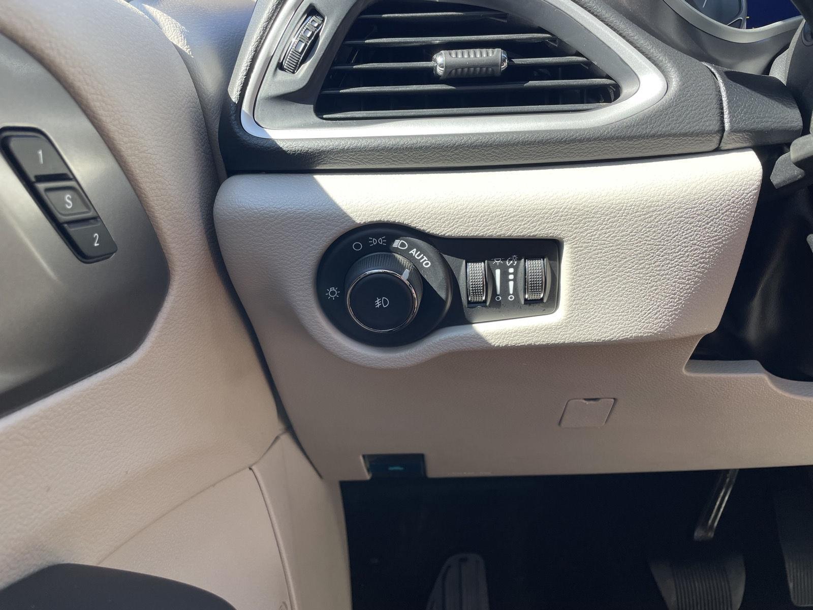 Vehicle photo 16