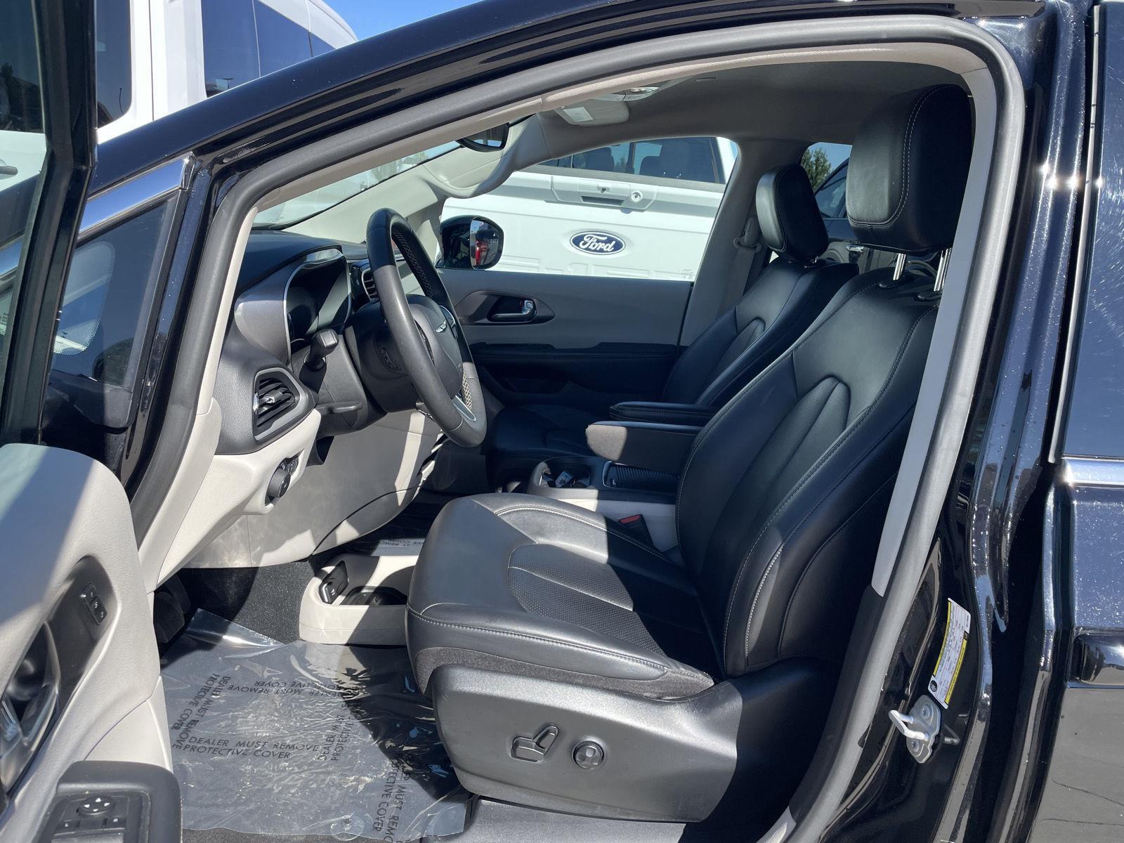 Vehicle photo 17