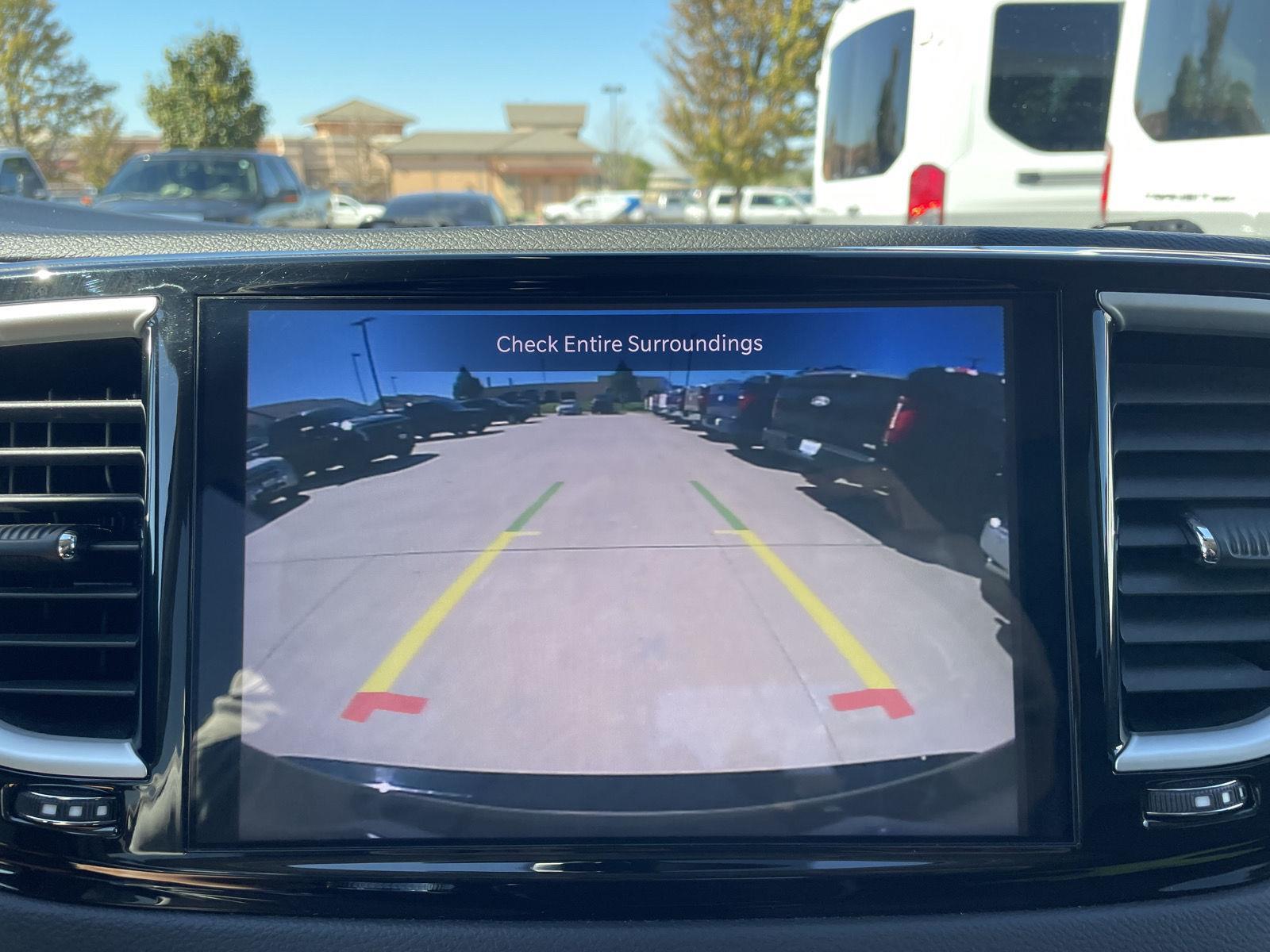 Vehicle photo 24