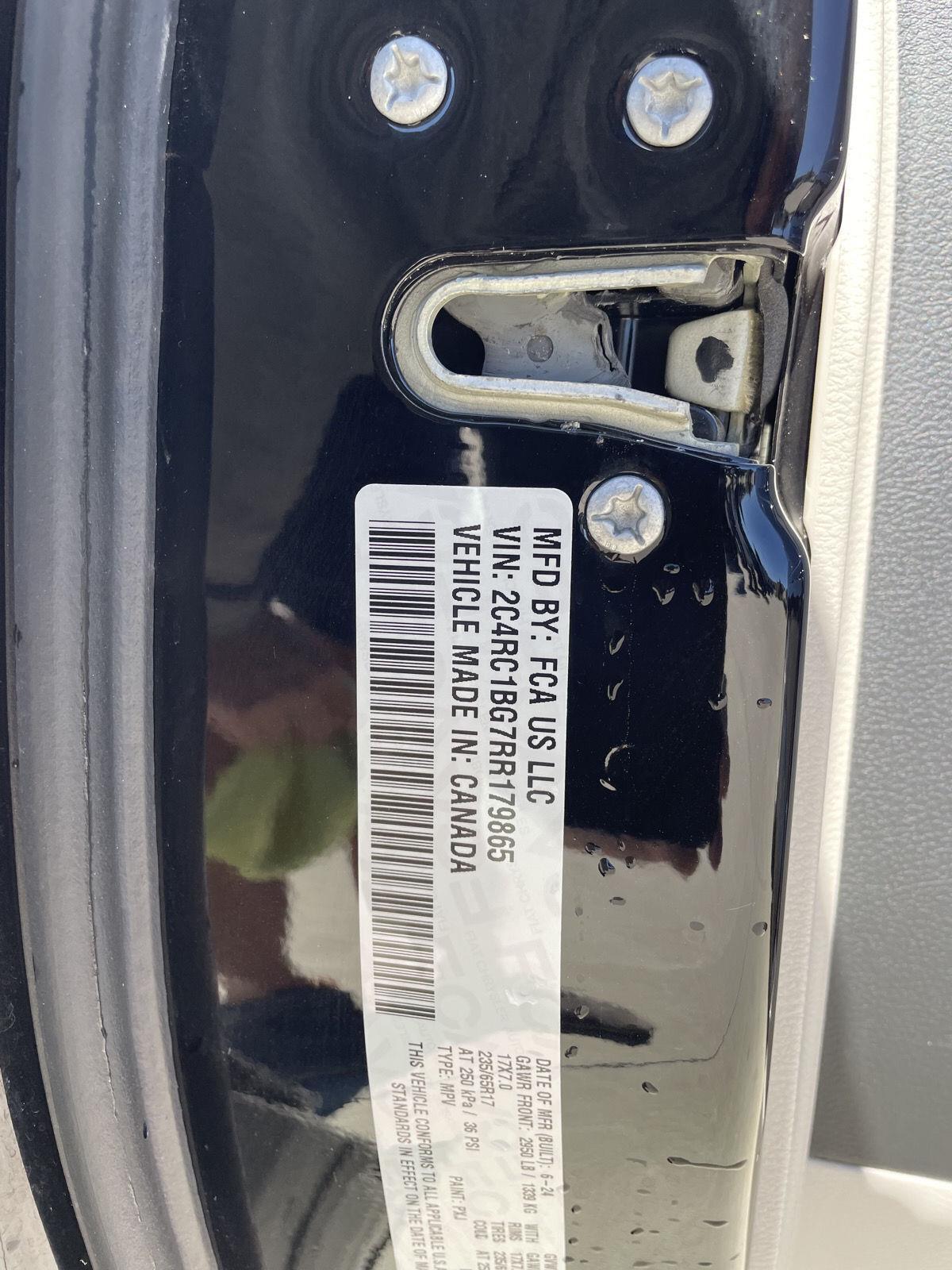 Vehicle photo 32