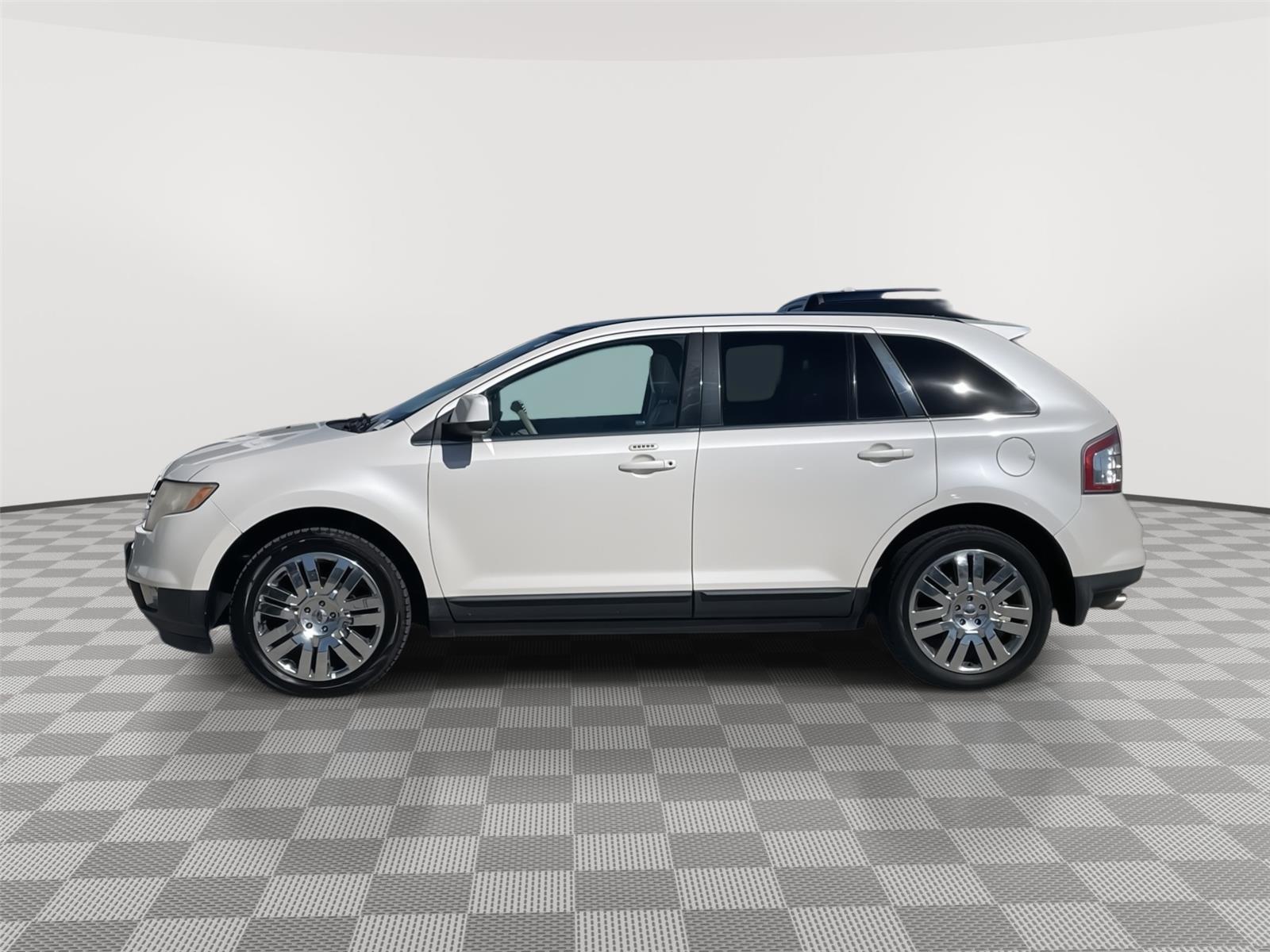 Vehicle photo 2