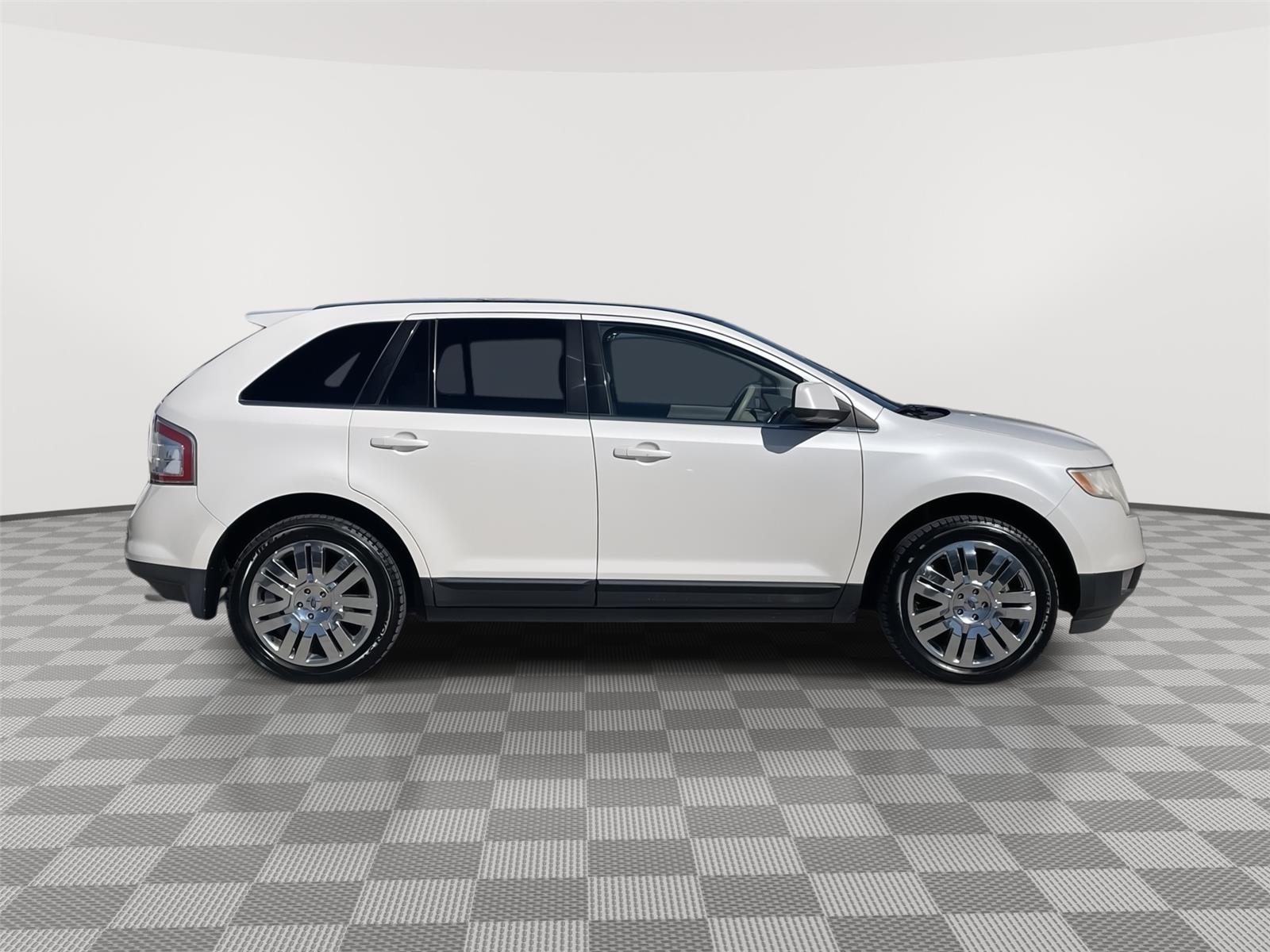 Vehicle photo 6