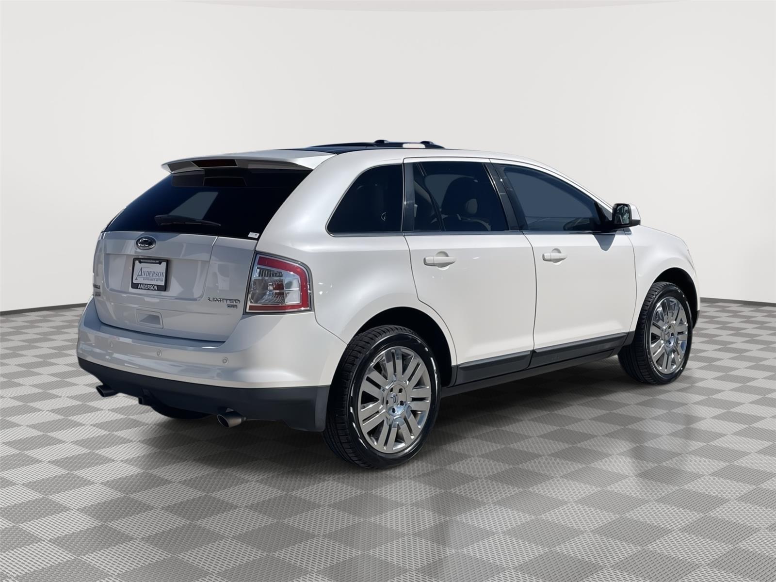 Vehicle photo 7