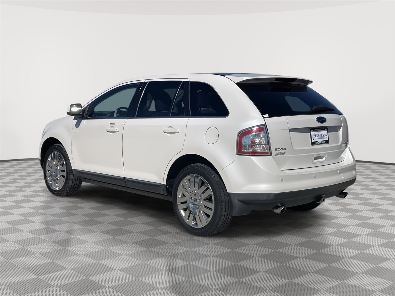 Vehicle photo 9