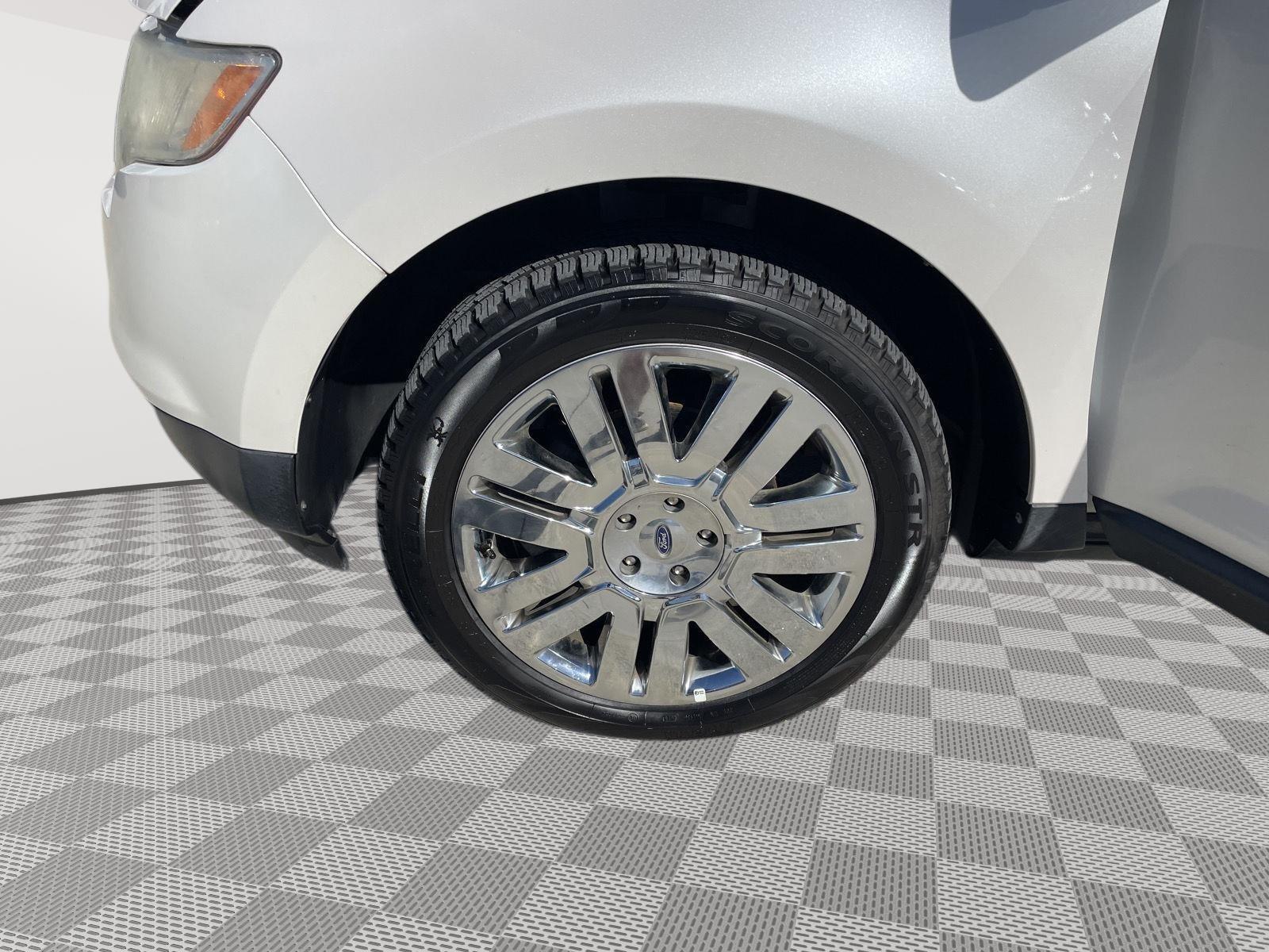 Vehicle photo 10