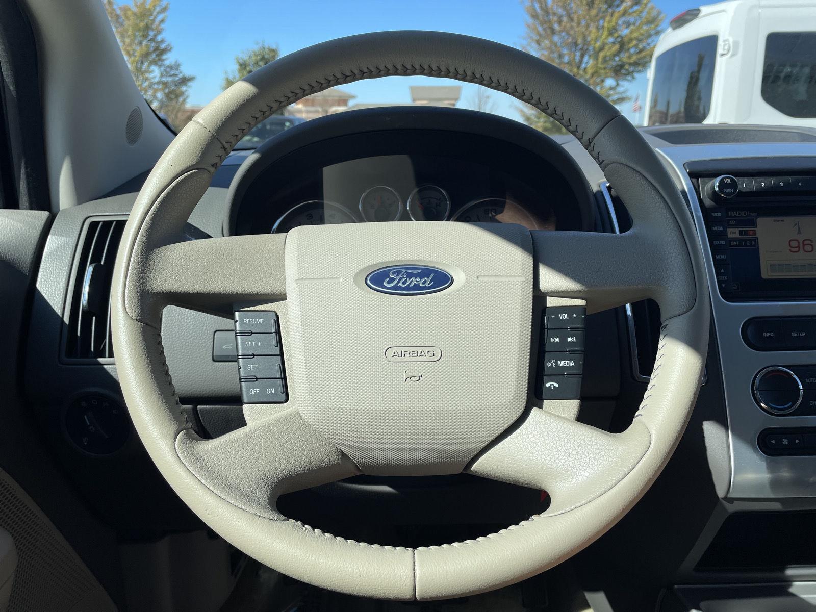Vehicle photo 12