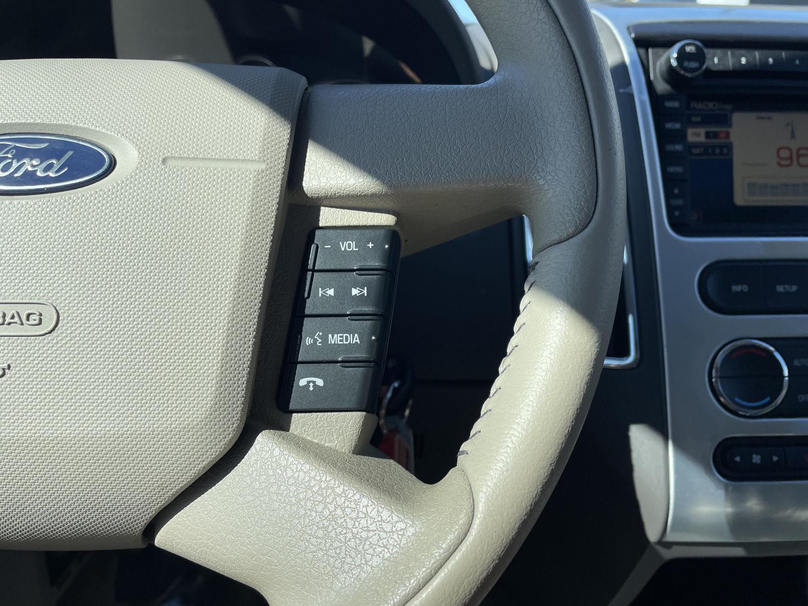Vehicle photo 14