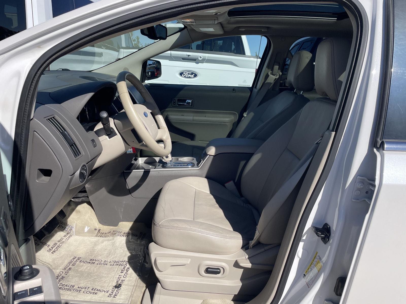 Vehicle photo 16