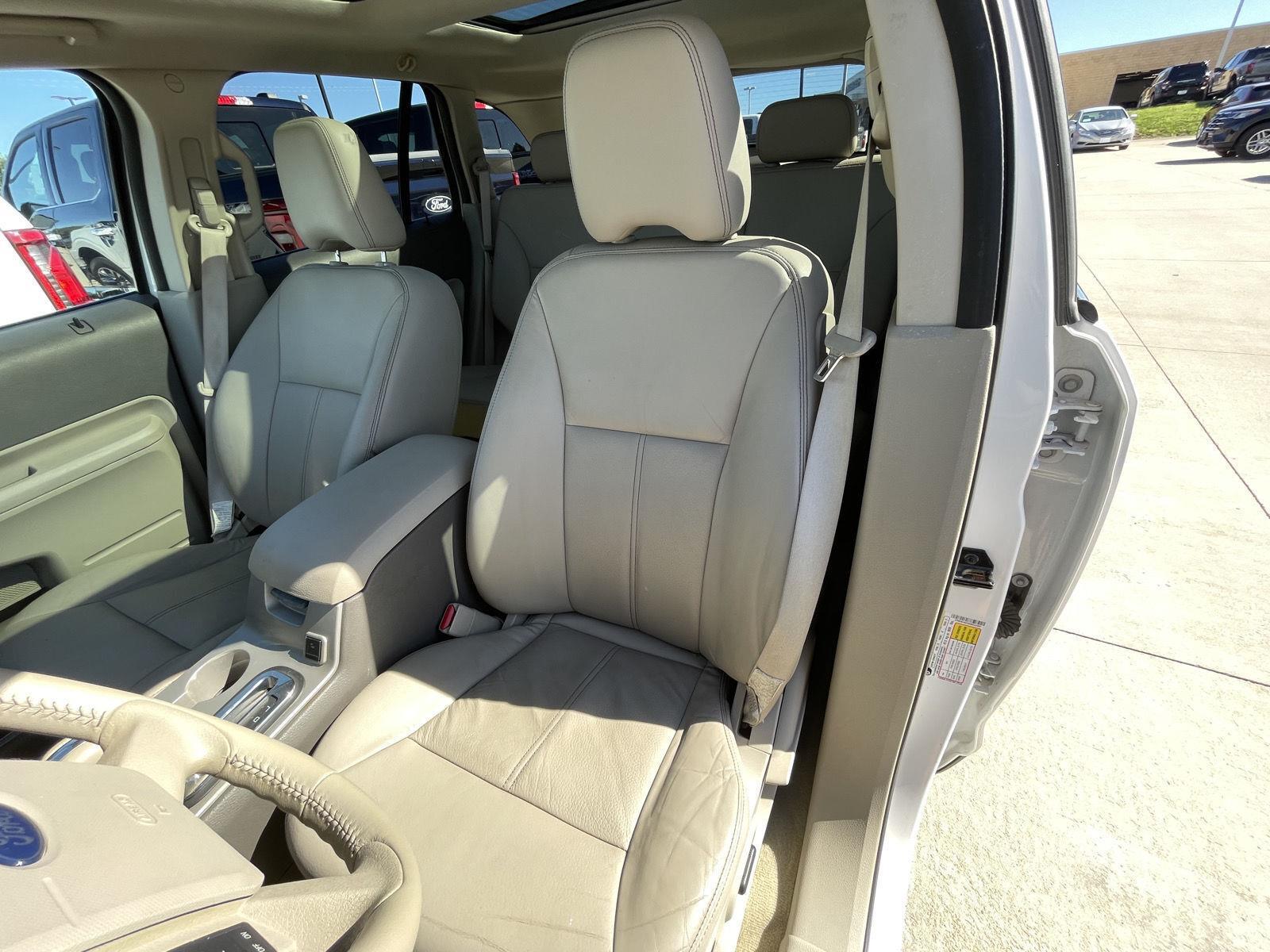 Vehicle photo 17