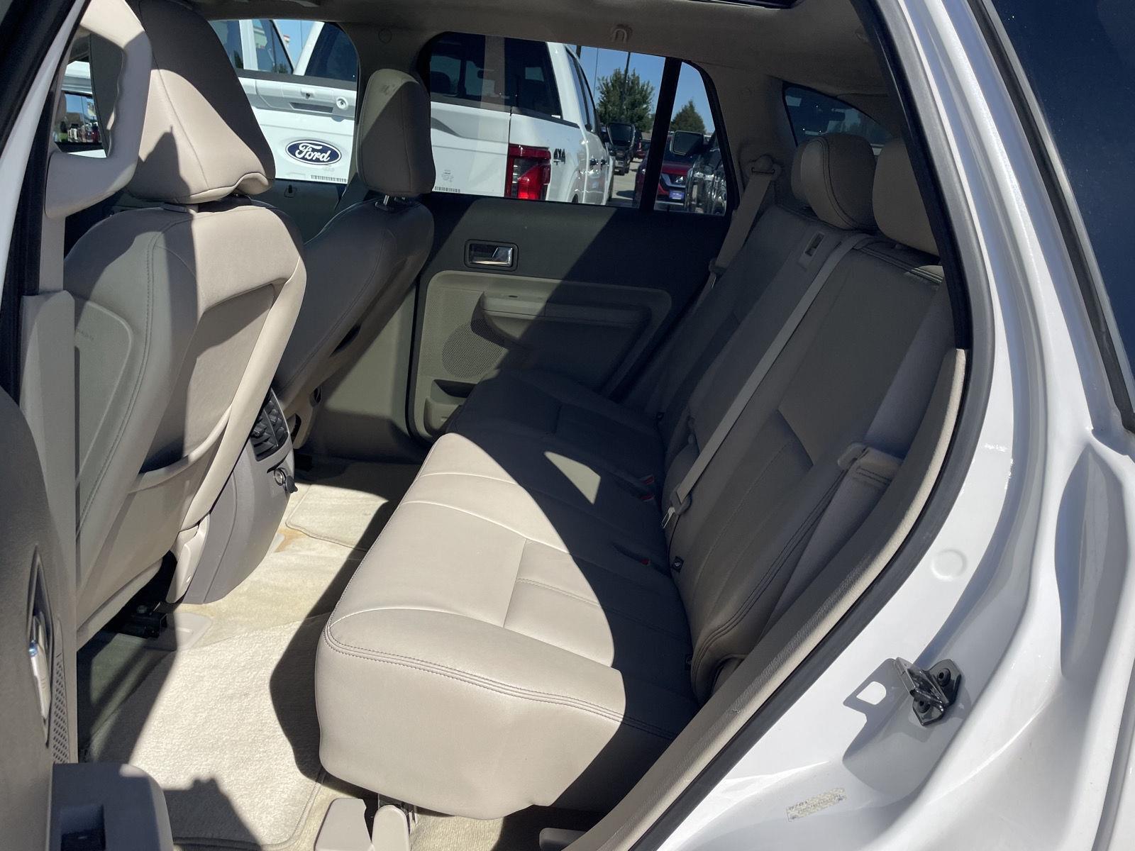 Vehicle photo 19