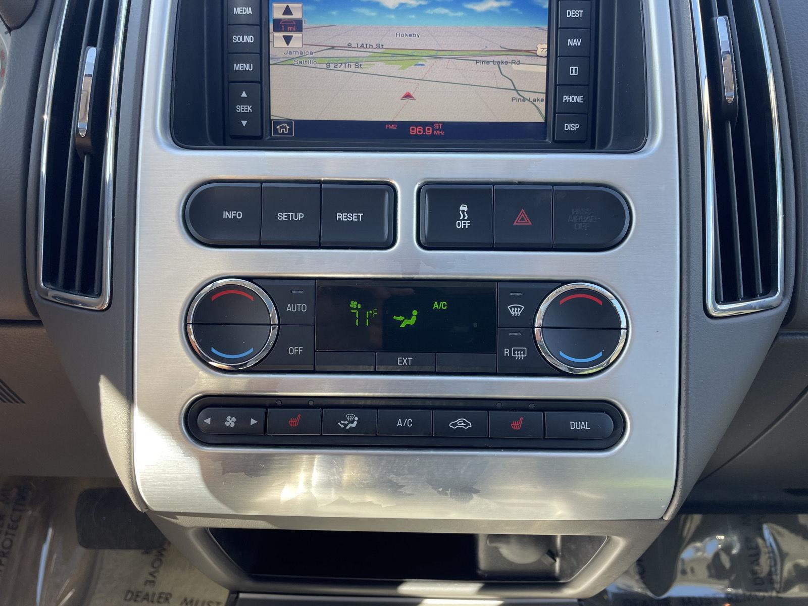 Vehicle photo 24