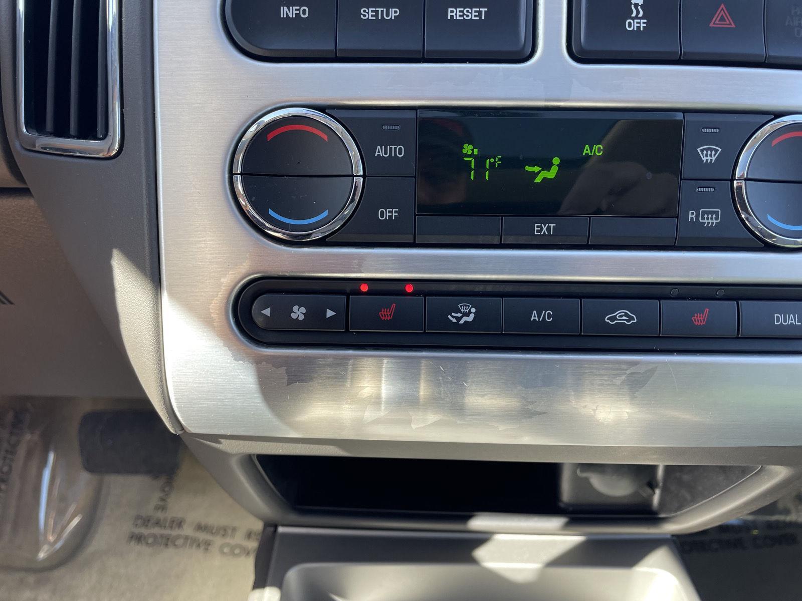 Vehicle photo 25
