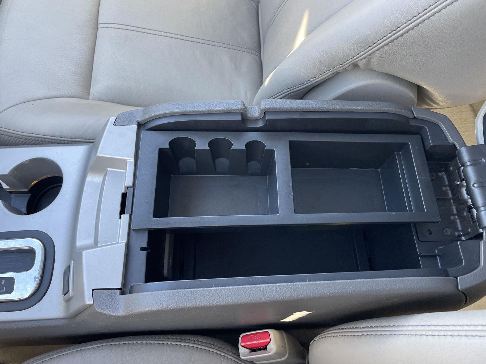 Vehicle photo 28