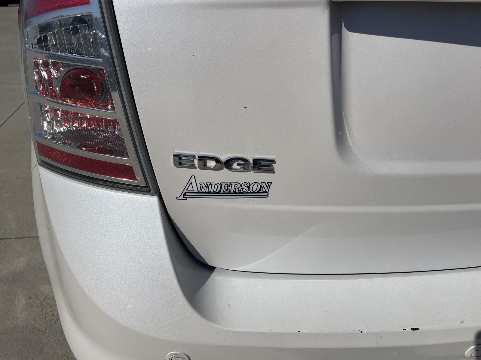 Vehicle photo 32