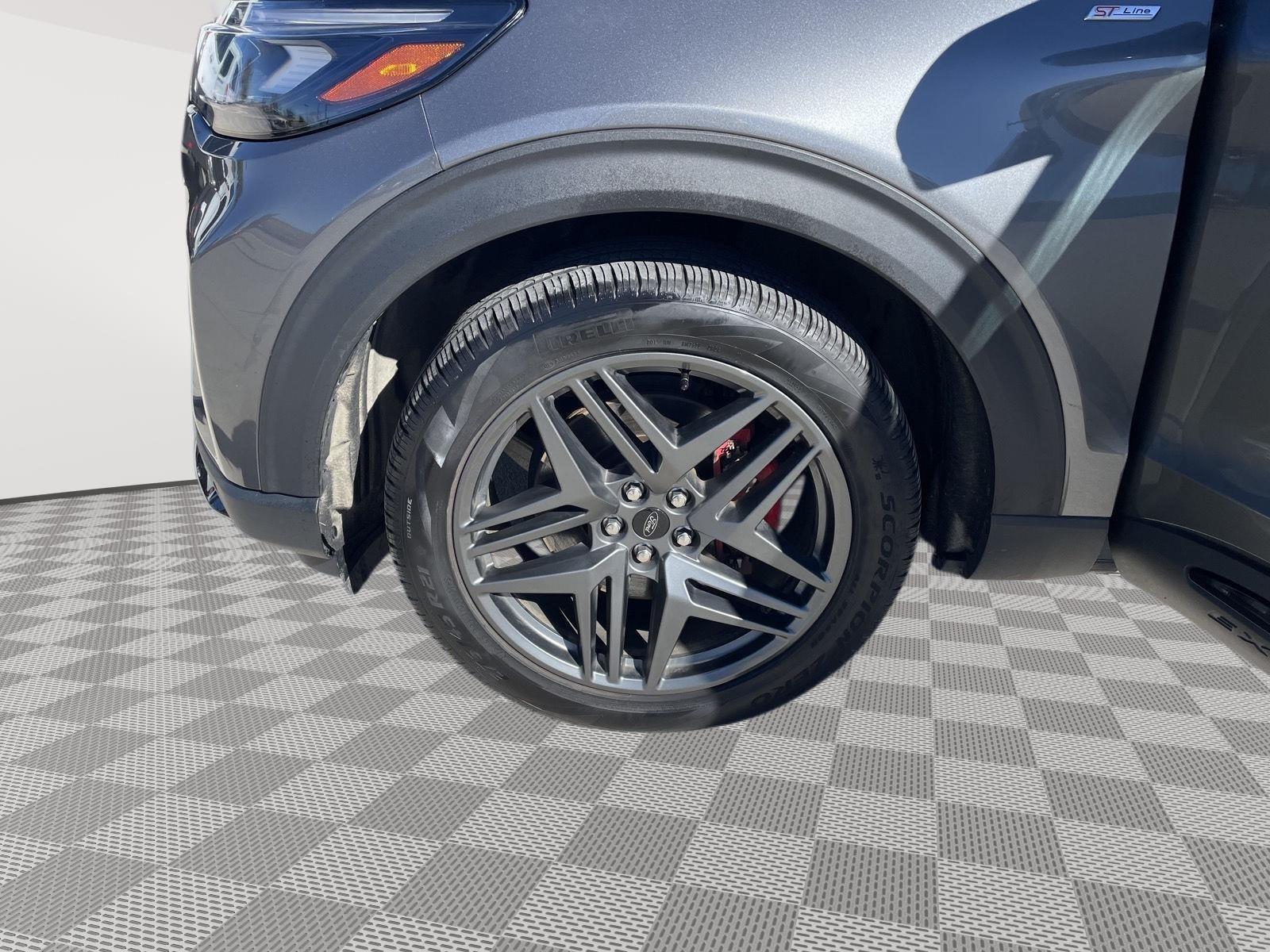 Vehicle photo 10