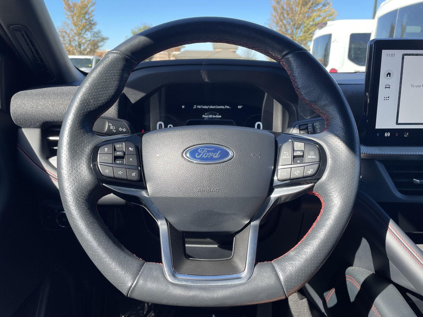 Vehicle photo 12