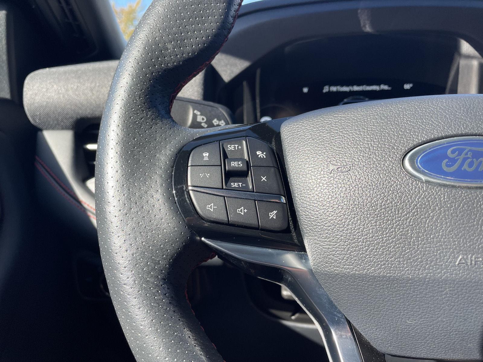 Vehicle photo 13
