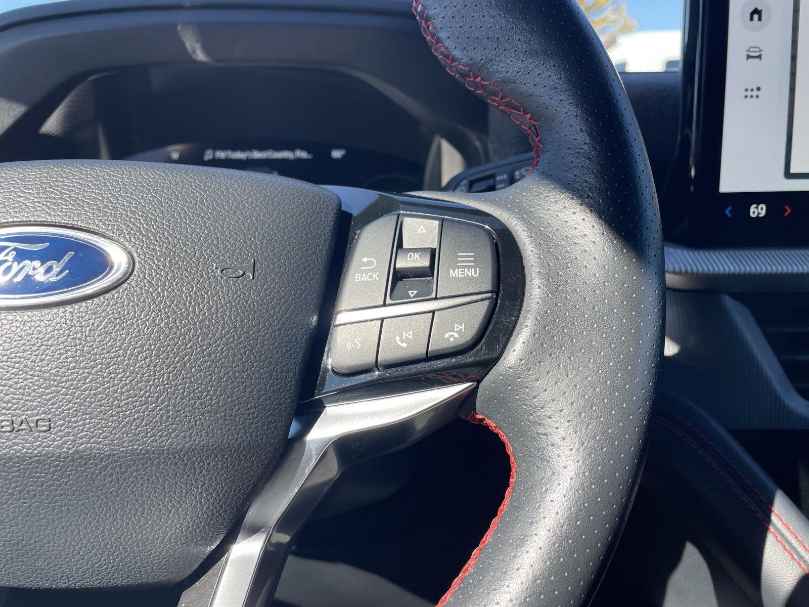 Vehicle photo 14