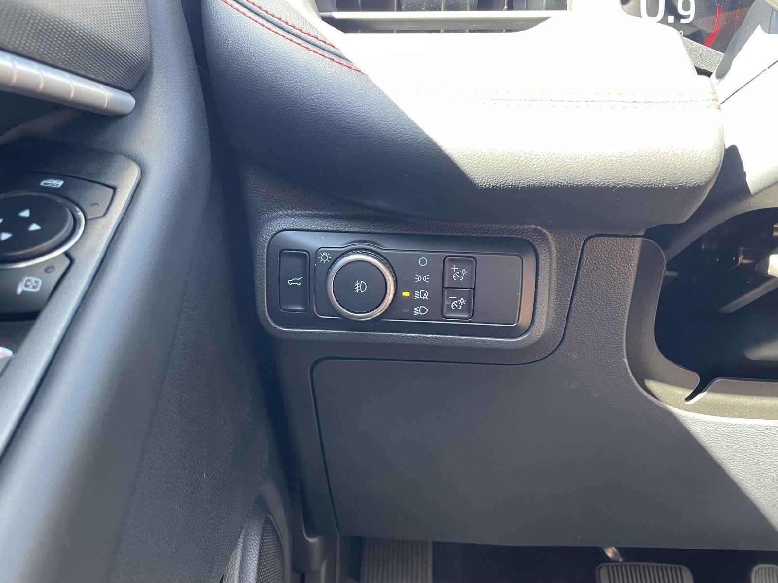 Vehicle photo 16