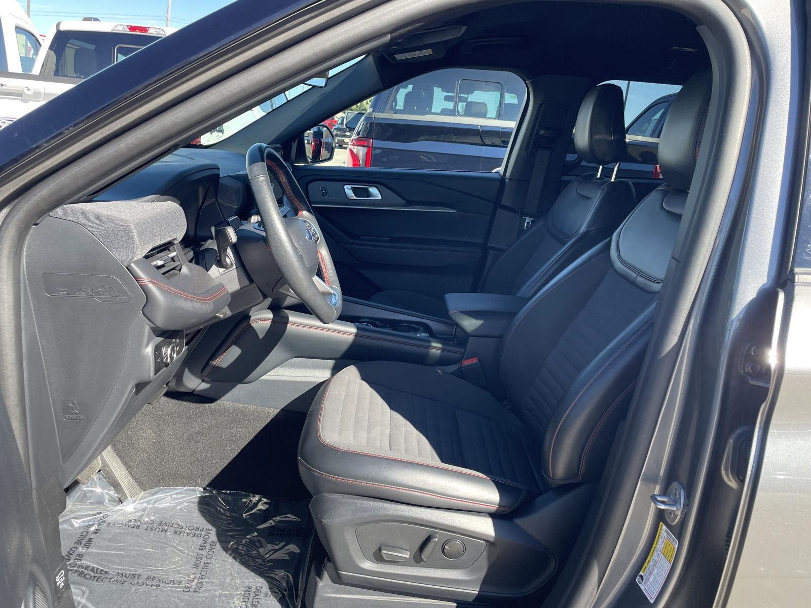 Vehicle photo 17