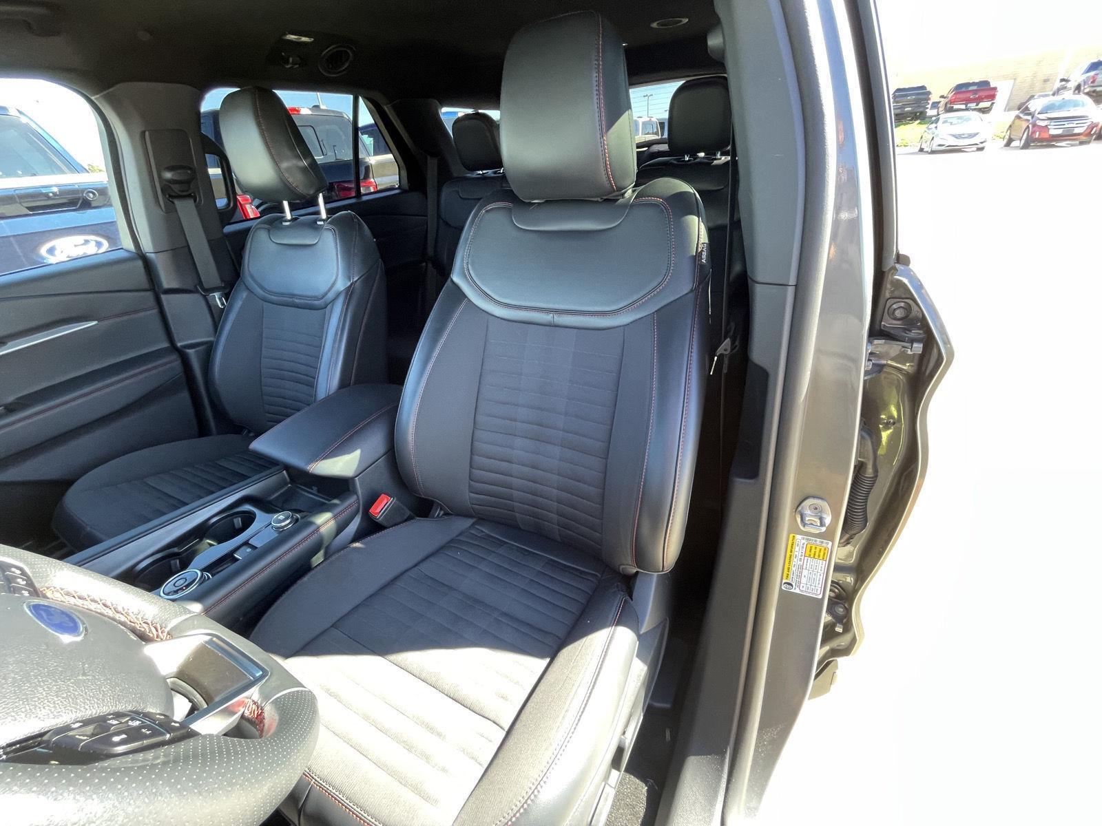 Vehicle photo 18