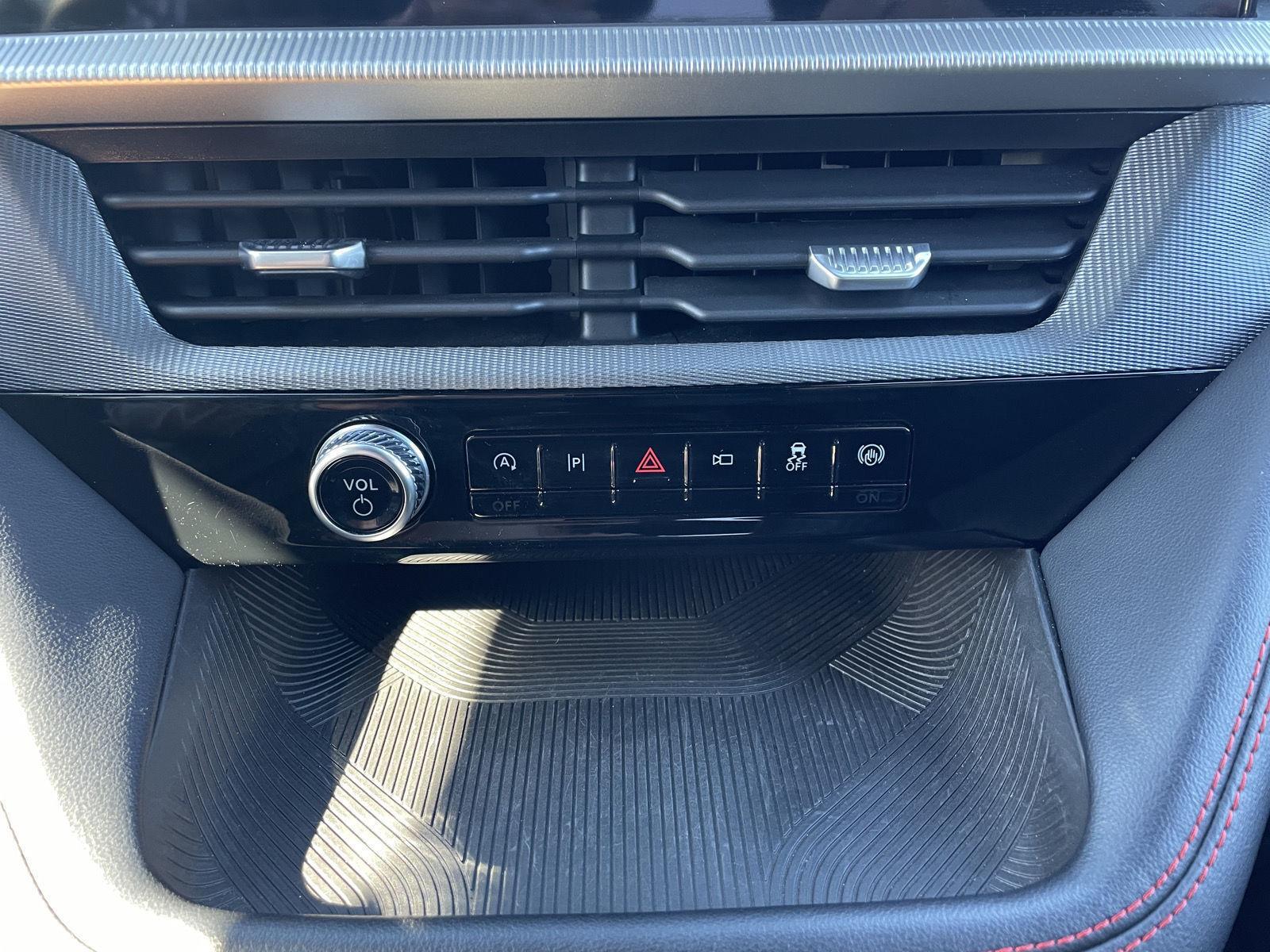 Vehicle photo 29