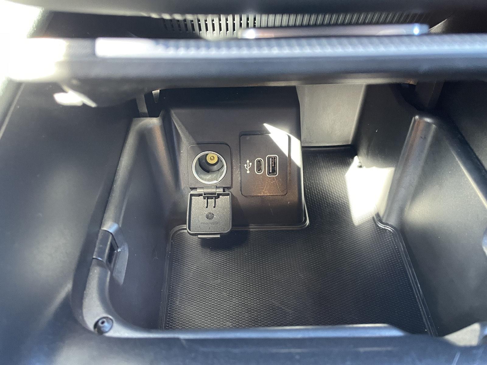 Vehicle photo 30