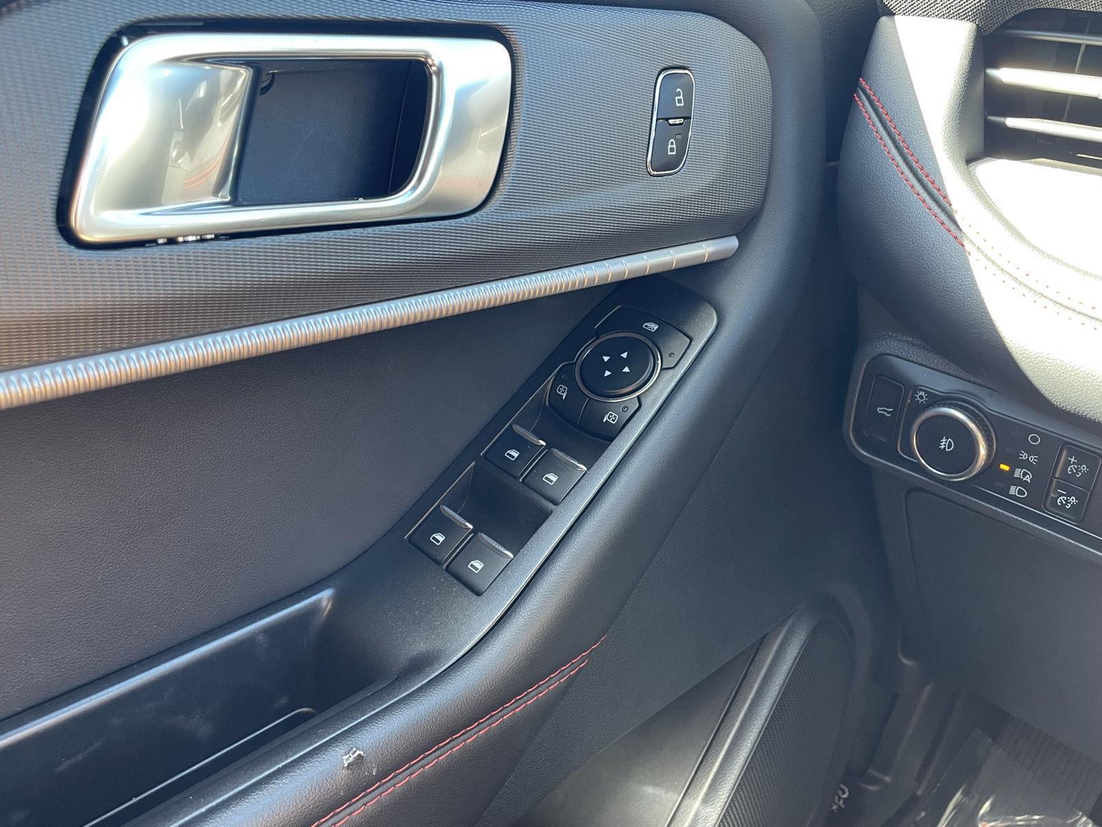 Vehicle photo 31
