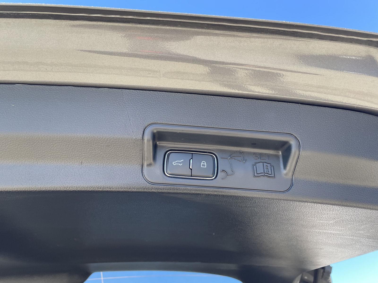 Vehicle photo 38