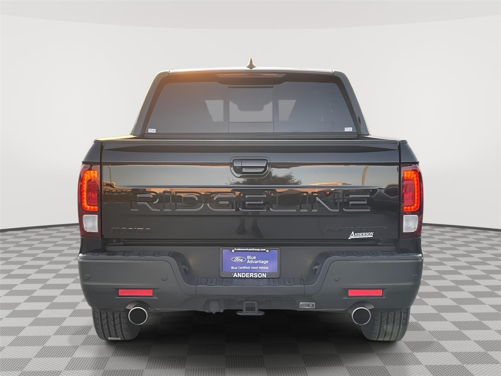 Vehicle photo 8