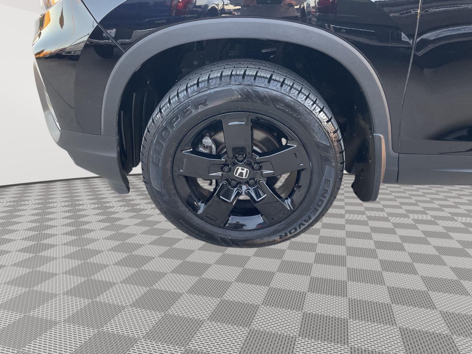 Vehicle photo 10