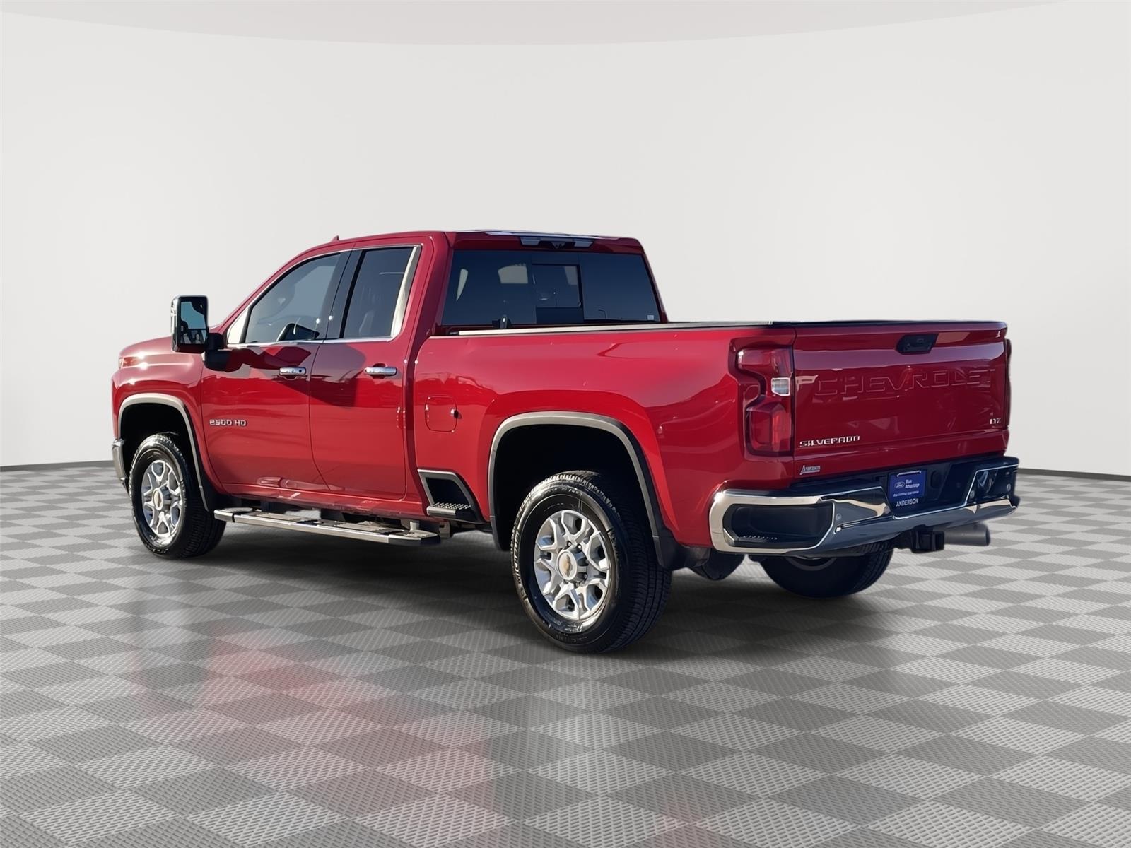 Vehicle photo 9
