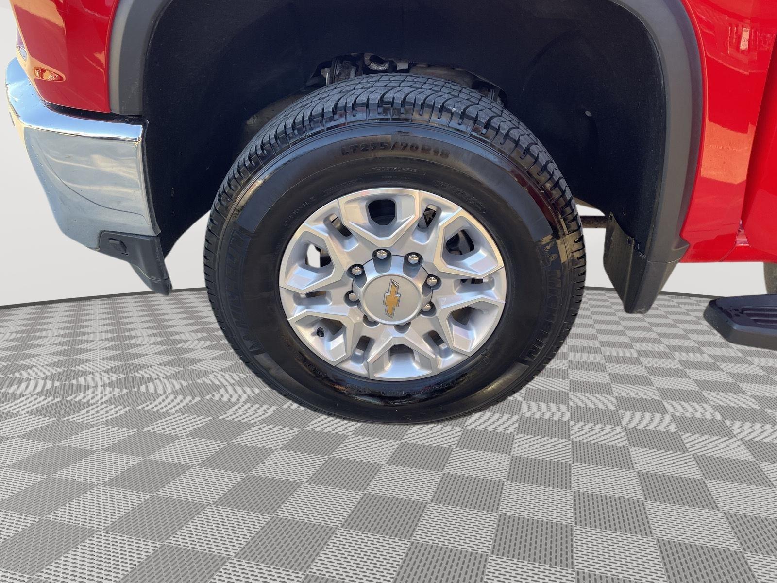 Vehicle photo 10