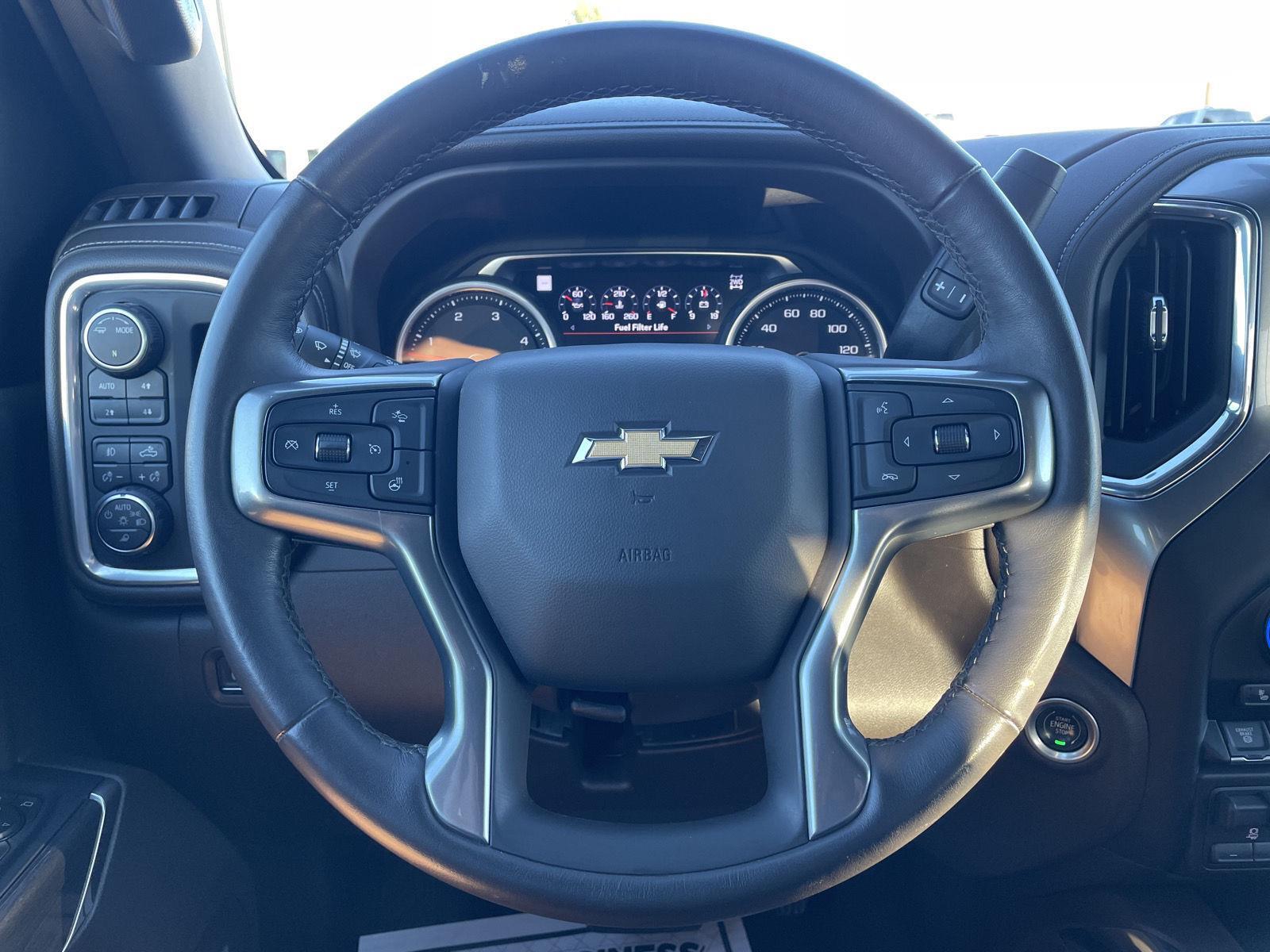 Vehicle photo 12