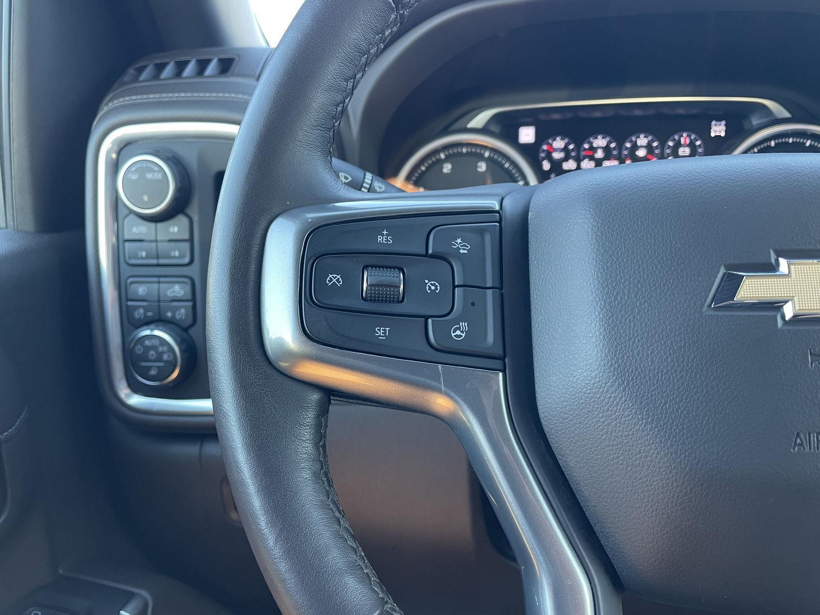 Vehicle photo 13