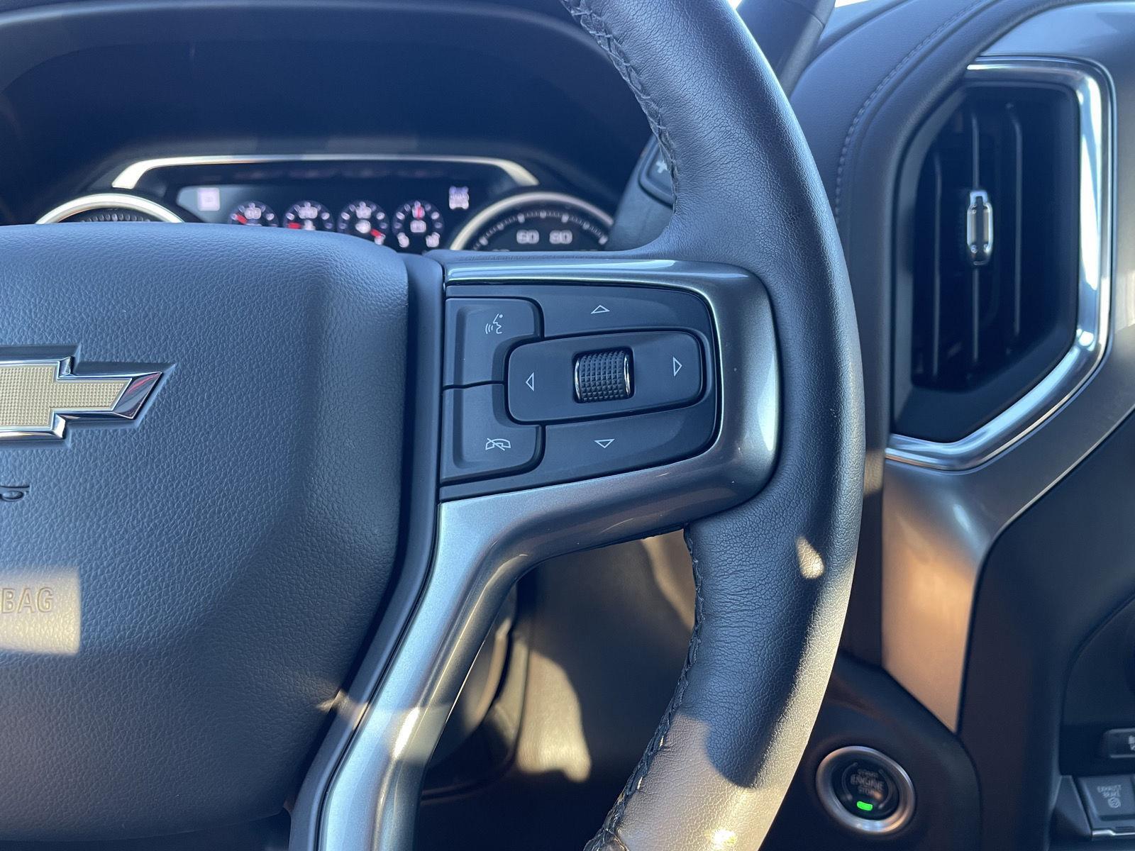 Vehicle photo 14