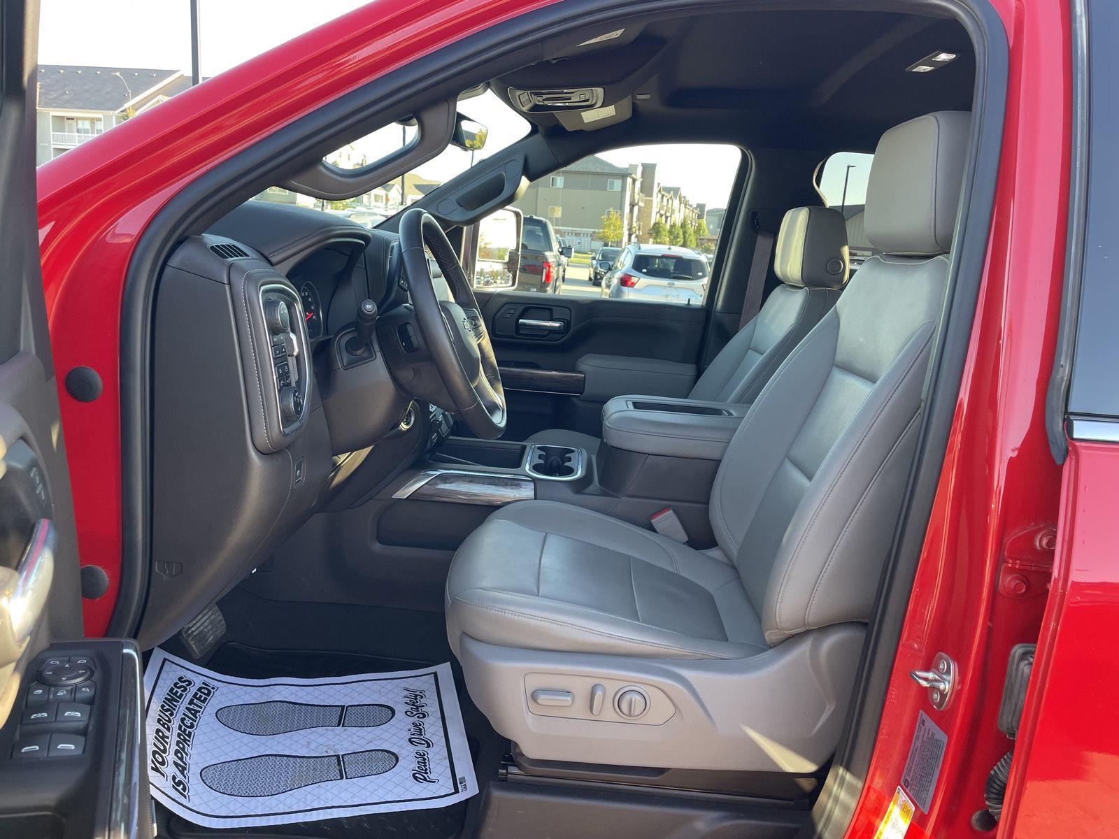 Vehicle photo 17
