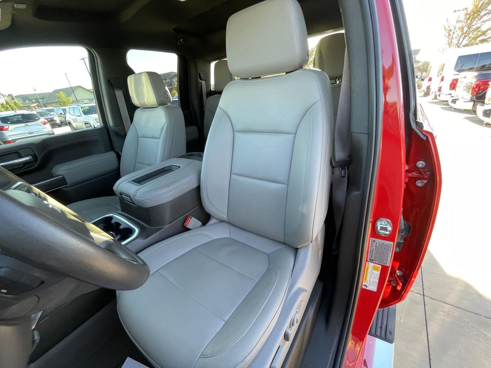 Vehicle photo 18