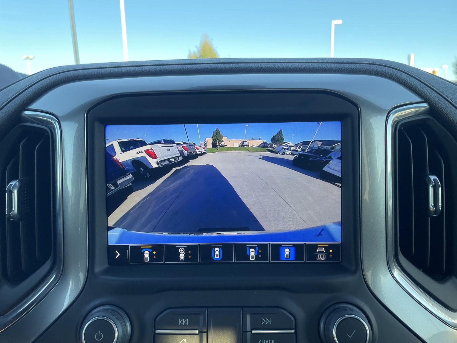 Vehicle photo 25