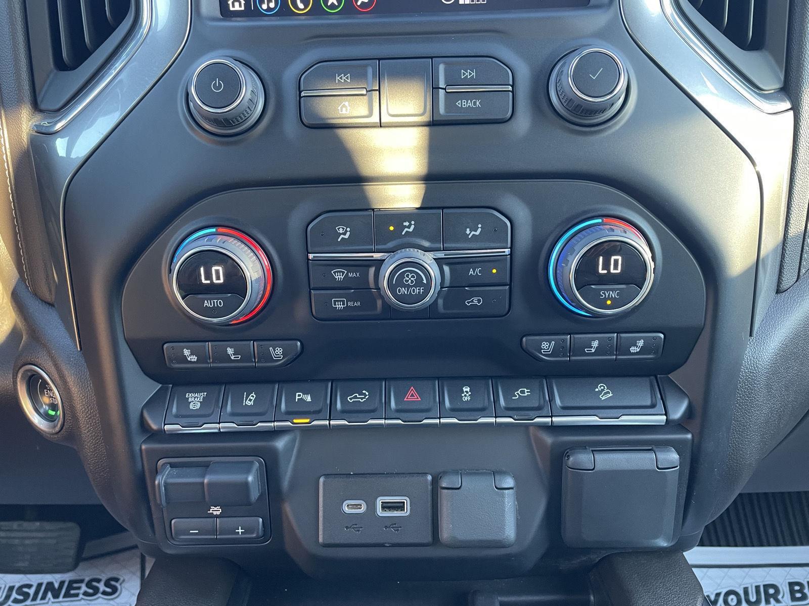 Vehicle photo 29