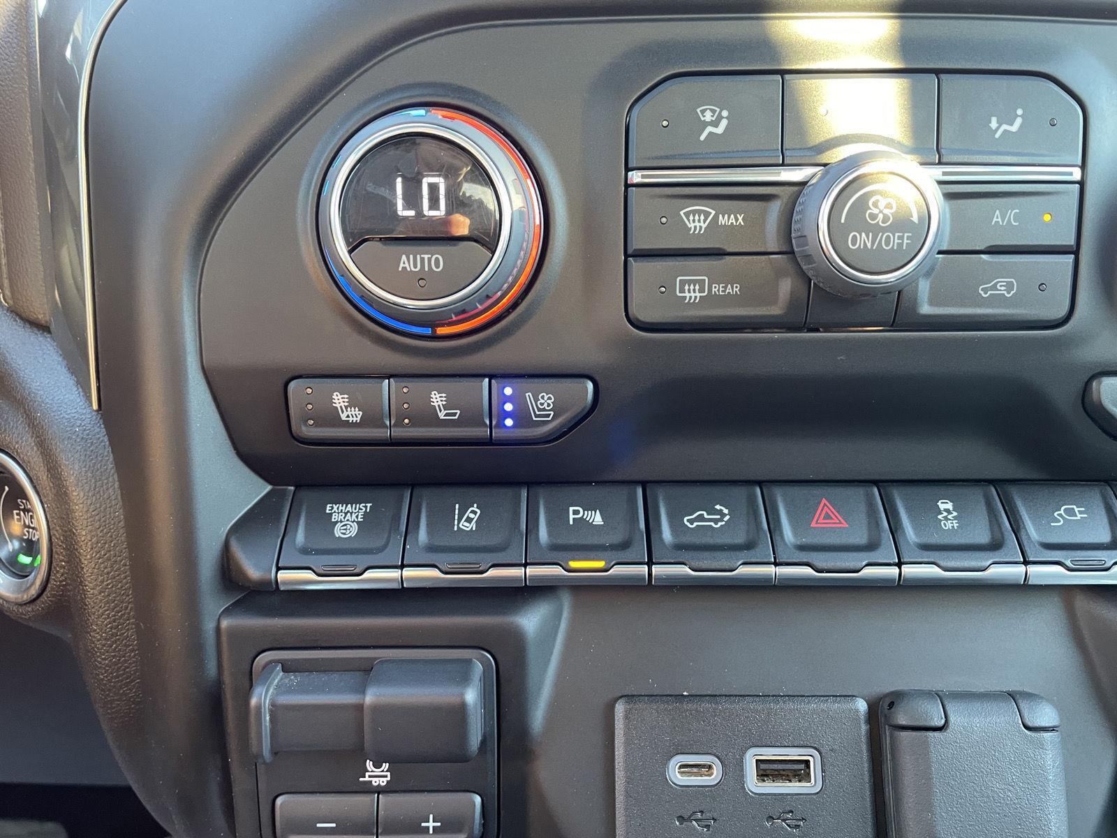 Vehicle photo 31