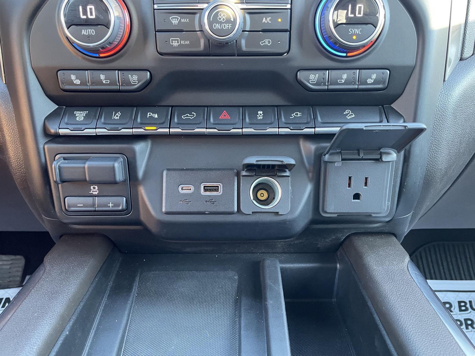 Vehicle photo 32
